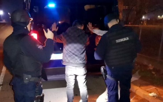 Arrestohen disa persona në Bujanoc dhe Vranjë, trafikuan mbi 100 emigrantë