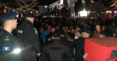 Tensione pranë tubimit të Kurtit në Skenderaj, intervenon Policia