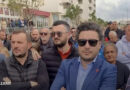 “Ulqini nuk është në shitje”/ Shqiptarë dhe malazezë protestojnë kundër tenderit për plazhet që e fitoi Mohamed Alabar