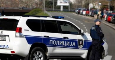 Serbia arreston tre persona nën dyshimet se planifikonin “ndryshimin me forcë të pushtetit”