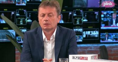 VIDEO/Ministri serb Darko Glishiq pëson sulm në tru gjatë një emisioni televiziv – është në gjendje të rëndë shëndetësore