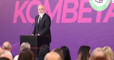 Edi Rama emëron një ministre të krijuar me inteligjencë artificiale