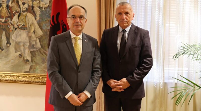 Presidenti i Shqipërisë pret në takim Shaip Kamberin