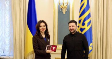 Zelensky e dekoron me “Urdhërin e Princeshës Olga” kryediplomaten shqiptare, Elsa Spiropalin